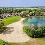 4 - Persoons Lakeside 47 Holiday home Ewijk