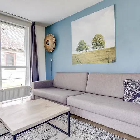 4 - Persoons Lakeside 47 *