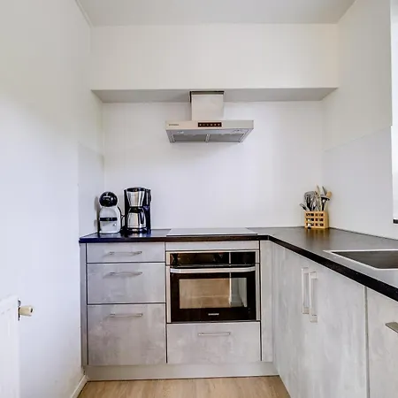 4 - Persoons Lakeside 47 *