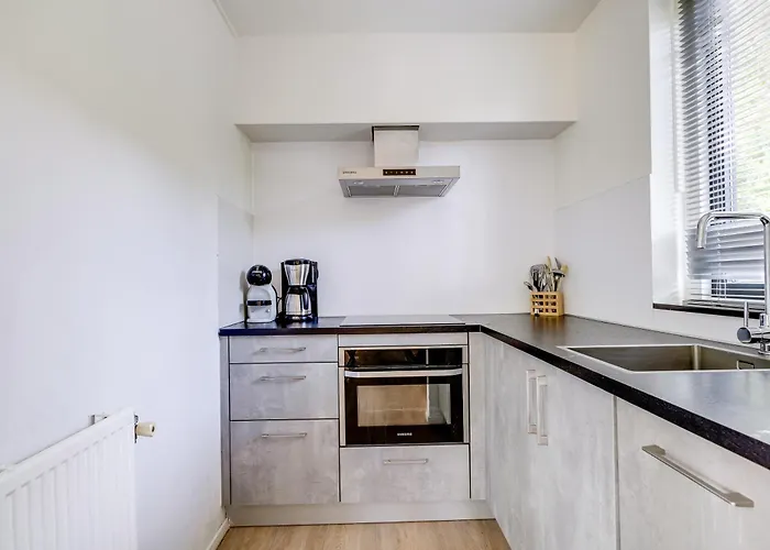 4 - Persoons Lakeside 47 *