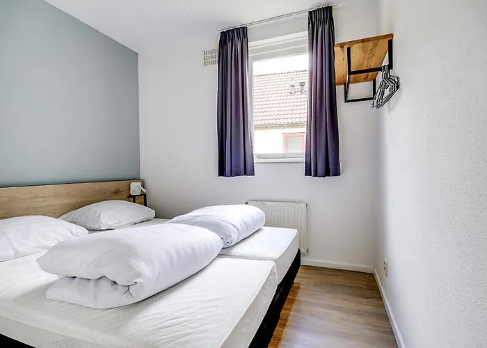 4 - Persoons Lakeside 47