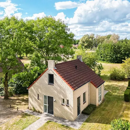 4 - Persoons Lakeside 47 *